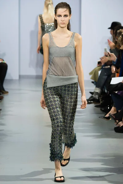 Look 17